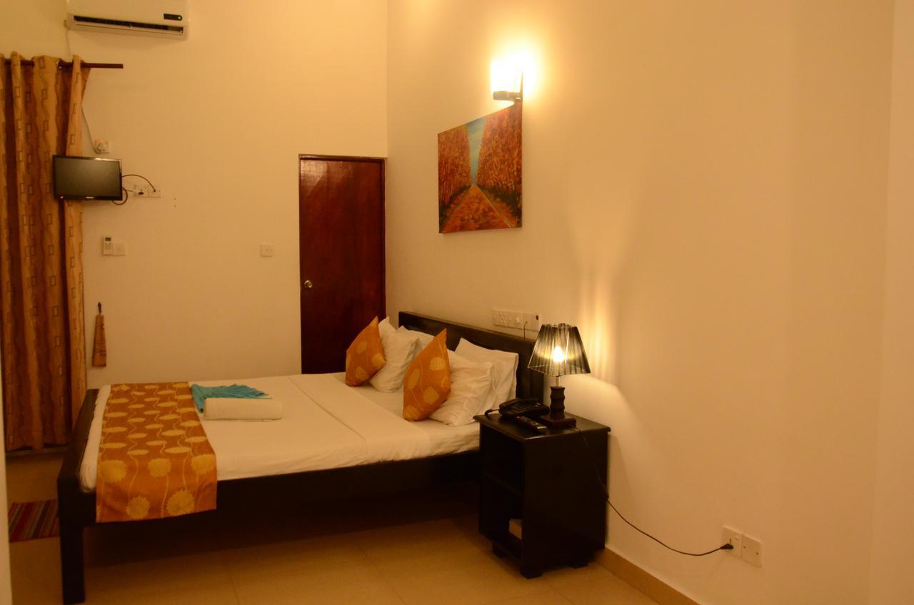 Beverly Hills Hotel Dehiwala-Mount Lavinia Eksteriør bilde