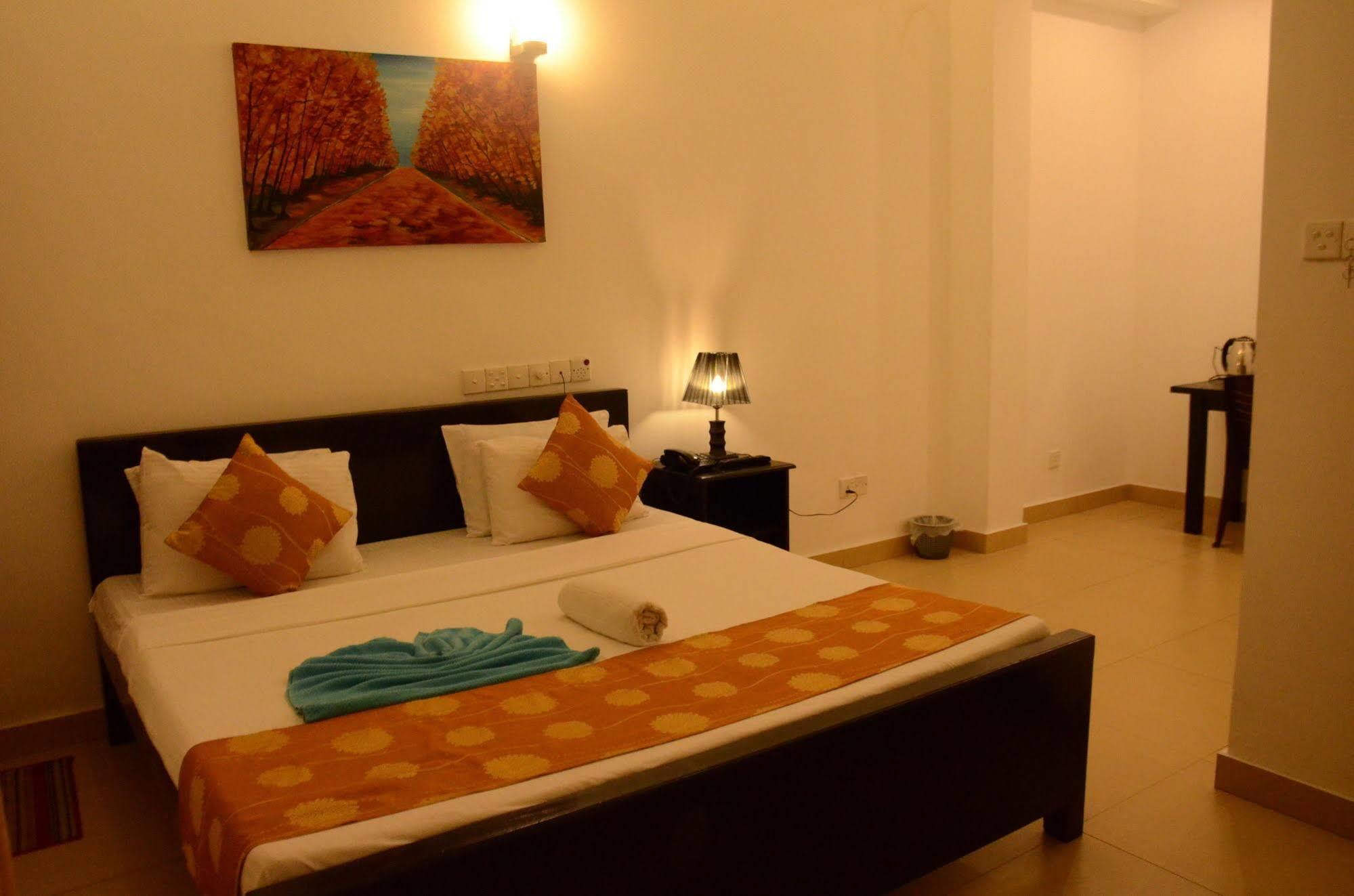 Beverly Hills Hotel Dehiwala-Mount Lavinia Eksteriør bilde