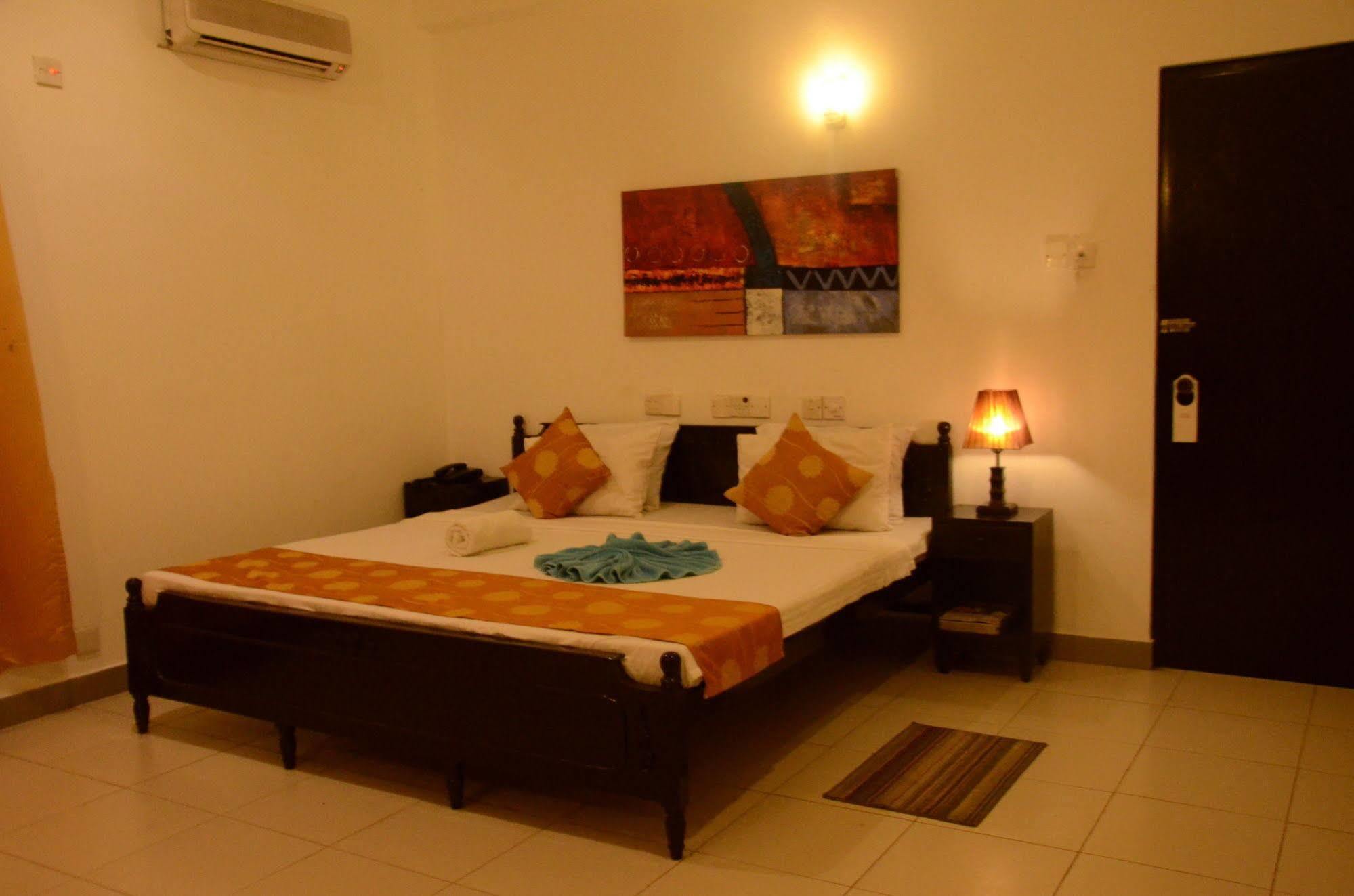 Beverly Hills Hotel Dehiwala-Mount Lavinia Eksteriør bilde