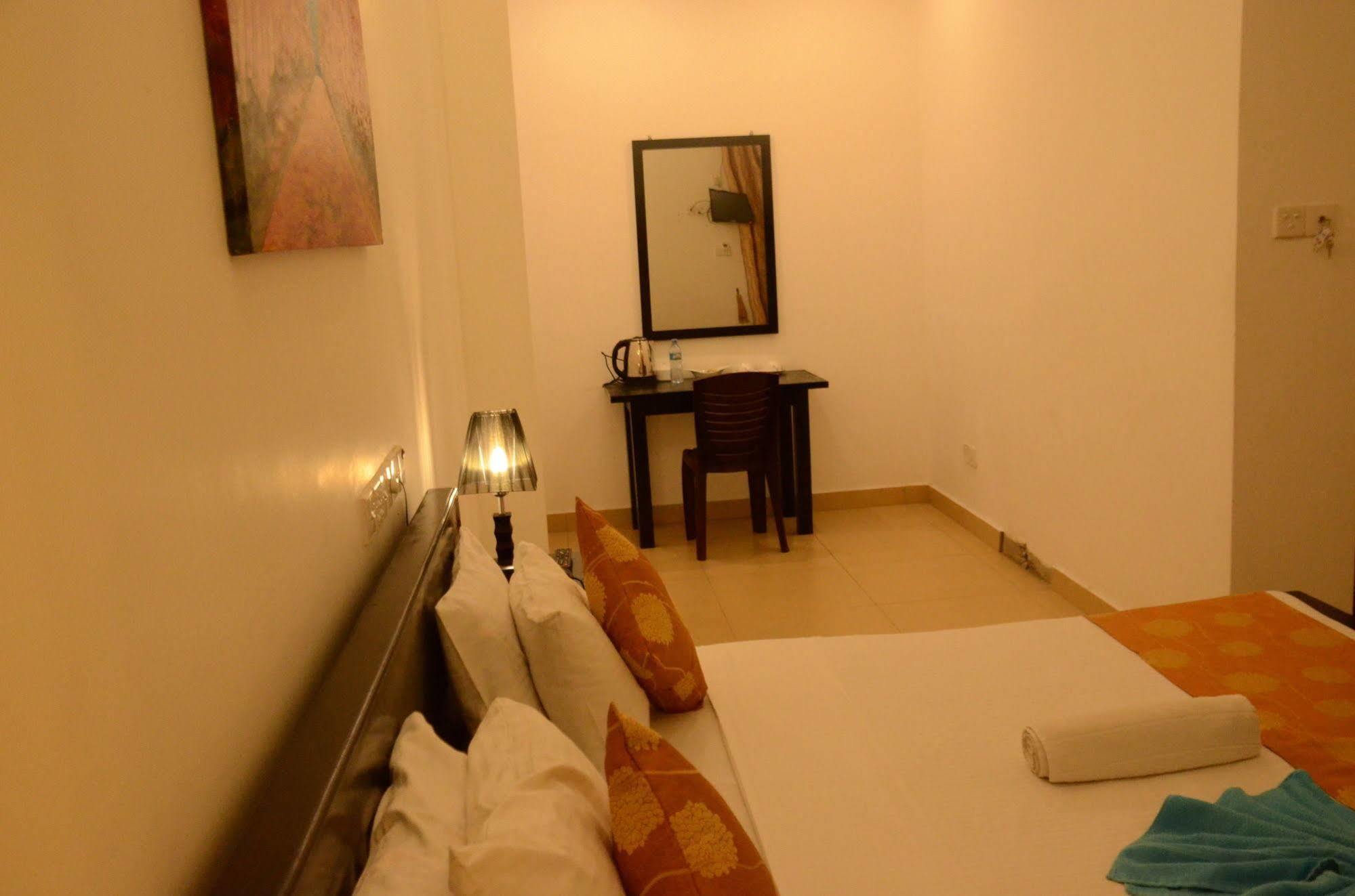 Beverly Hills Hotel Dehiwala-Mount Lavinia Eksteriør bilde