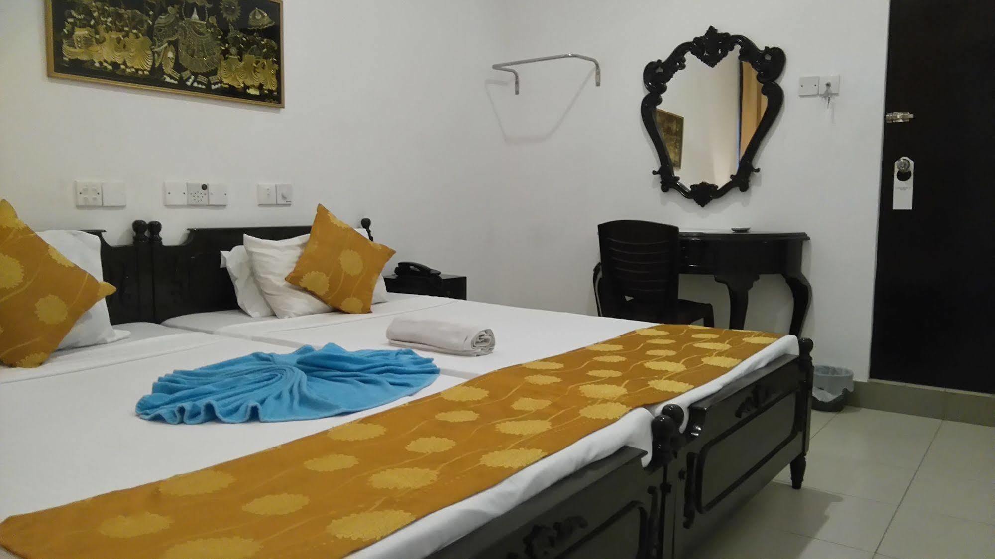 Beverly Hills Hotel Dehiwala-Mount Lavinia Eksteriør bilde